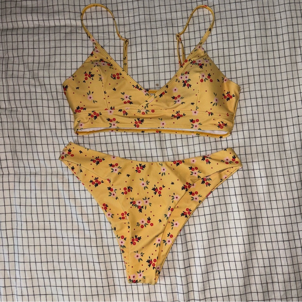 SHEIN Yellow floral bikini